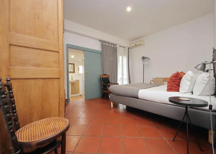 Pantheon 2 Bedrooms Рим